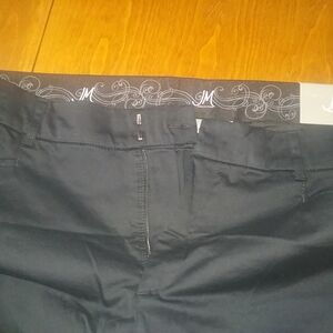 JM Collection Black -No Gap Waistband Capri Pants- 22W